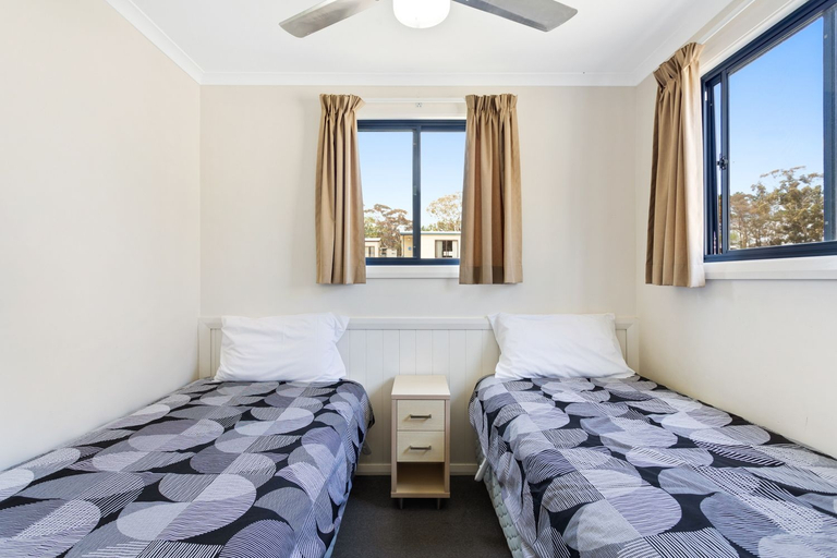 Bedroom 2, Goulburn South Caravan Park, Goulburn Mulwaree - Goulburn