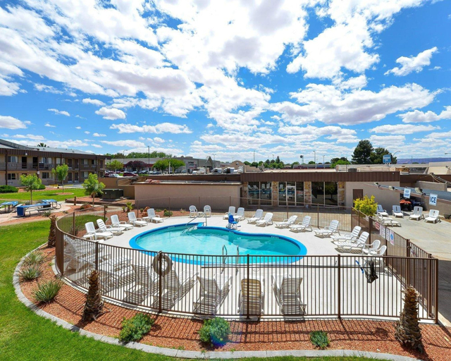 Sport & Beauty 5, Rodeway Inn at Lake Powell, Coconino