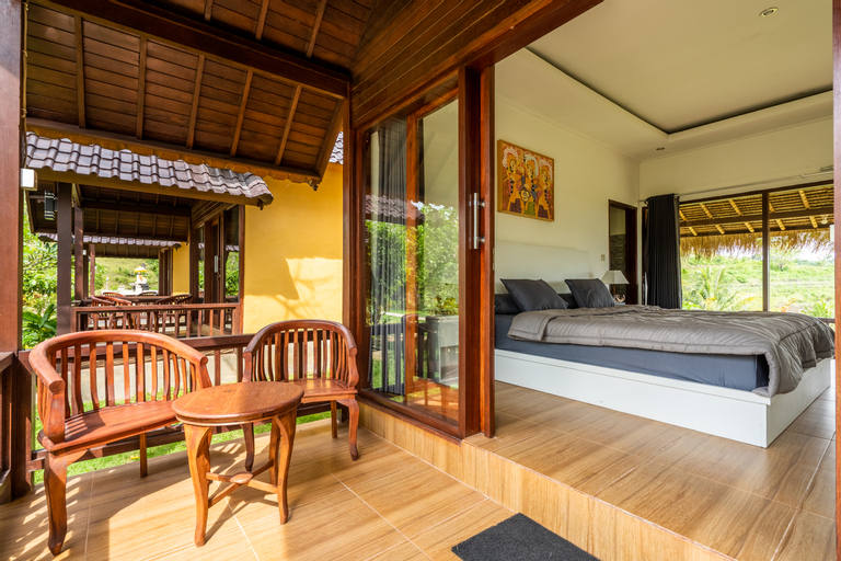 Pini Sentana Village - Tap to explore photos