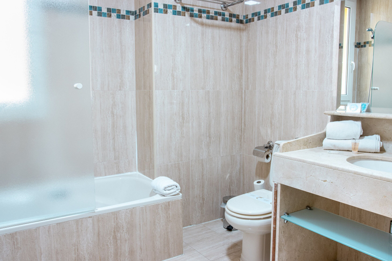 Bathroom 5, Hotel Reina Cristina, Granada