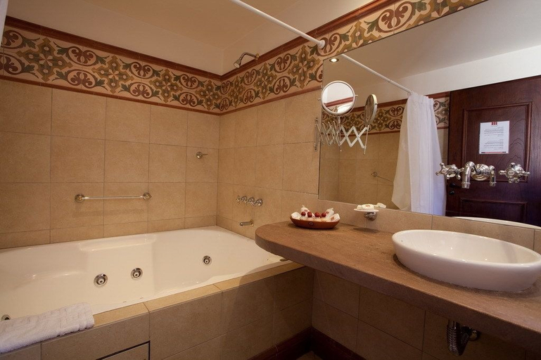 Bathroom 4, Marques de Tojo Hotel, Tumbaya