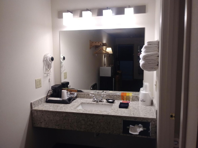 Bathroom 3, Sugarloaf Mt Motel, Deschutes