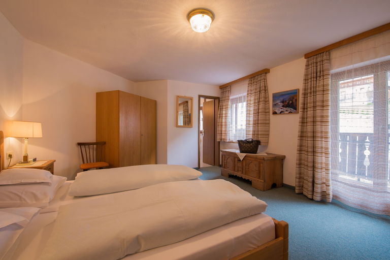 Bedroom 3, Hotel Alpenland, Bolzano