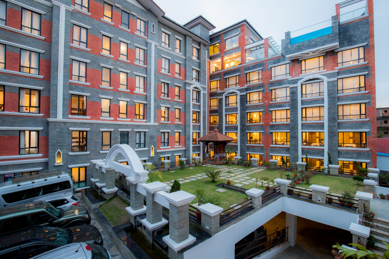 Exterior & Views