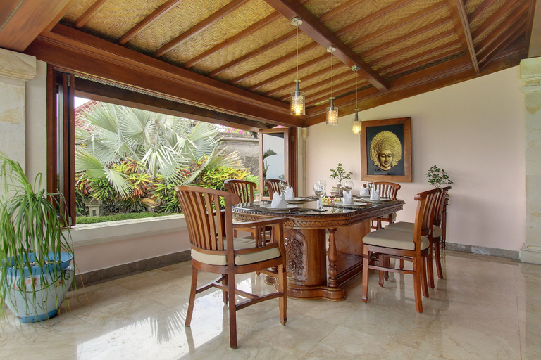 Others 4, Villa Senyum, Badung