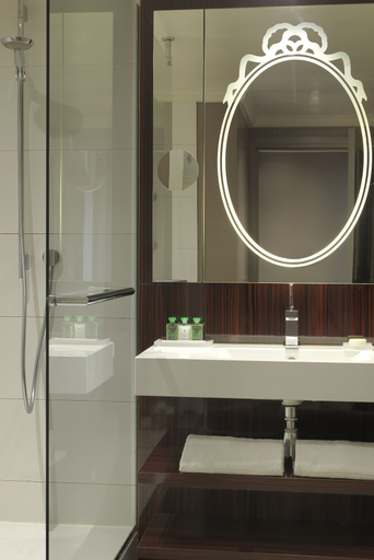 Bathroom 4, Renaissance Paris Nobel Tour Eiffel Hotel, Paris