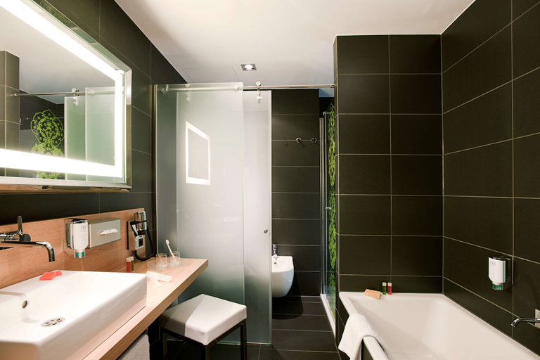 Bathroom 4, NH Frankfurt Messe, Frankfurt am Main