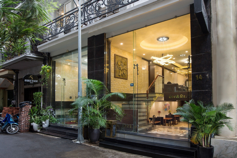 Exterior & Views 28