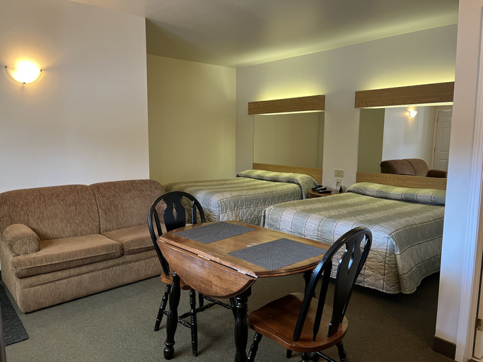 Bedroom 2, Calabogie Motor Inn, Renfrew