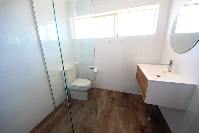Bathroom 4, Ocean Shores Unit No 4, Kempsey