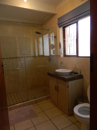 Bathroom 4, Birdcage B and B, eThekwini