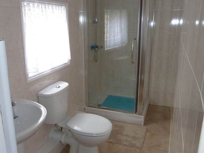 Bathroom 4, Park Lodge B&B, Isle of Wight