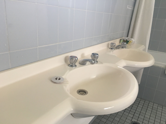 Bathroom 4, Abcot Inn, Sutherland Shire - East