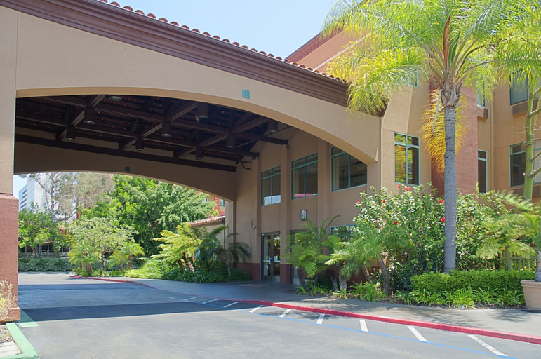 Exterior & Views 2, Ramada Suites by Wyndham San Diego/Hotel Circle Area, San Diego