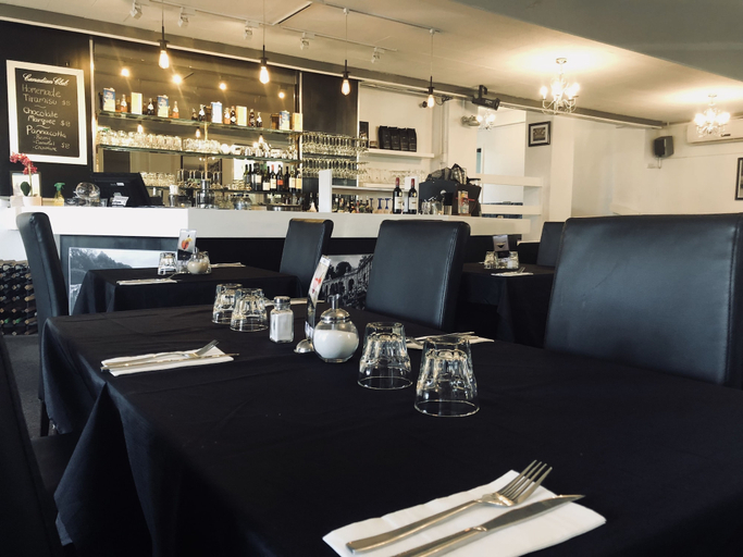 Food & Drinks 4, Parkdale Motor Inn, Melbourne