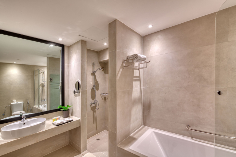 Bathroom 5, Majestic City Retreat Hotel, Dubai
