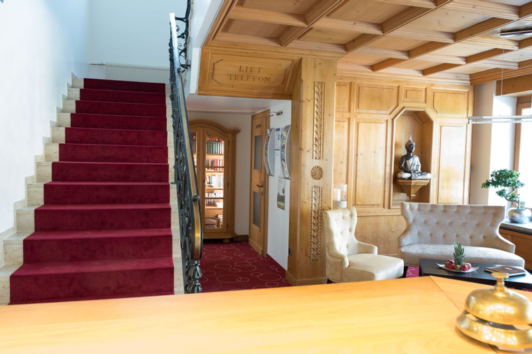 Hotel Promenade, Hof