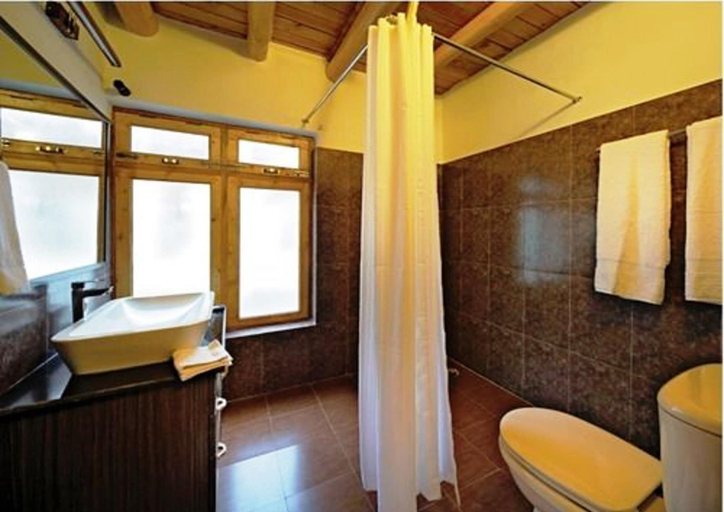 Bathroom 3, Saboo Resorts, Leh