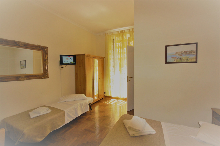 Bedroom 3, Alexis, Rome