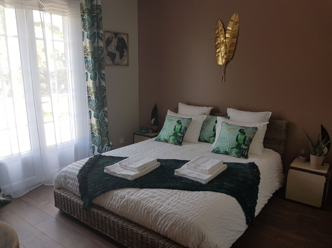 Bedroom 2, Le Clos Magedon, Yvelines