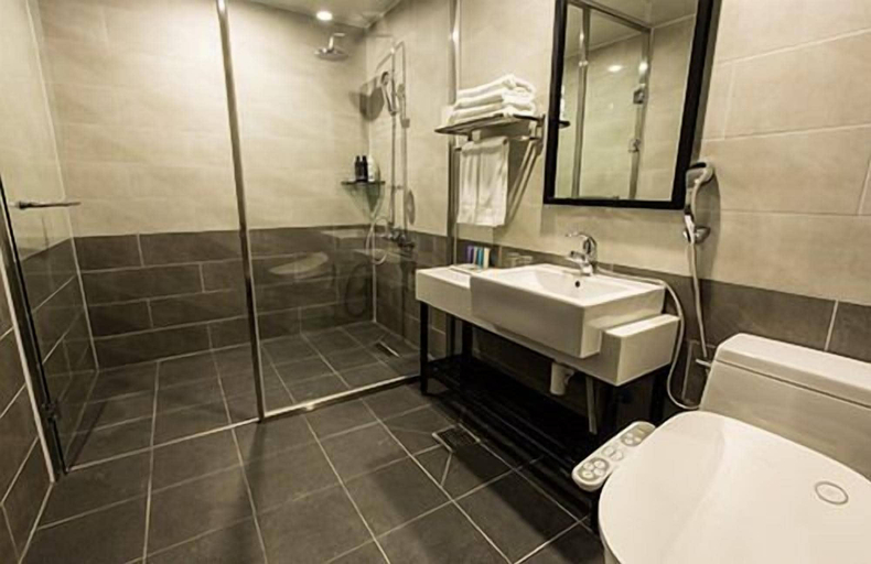 Bathroom, Sleep with Your Own Pet Only - The Petel, Haeundae
