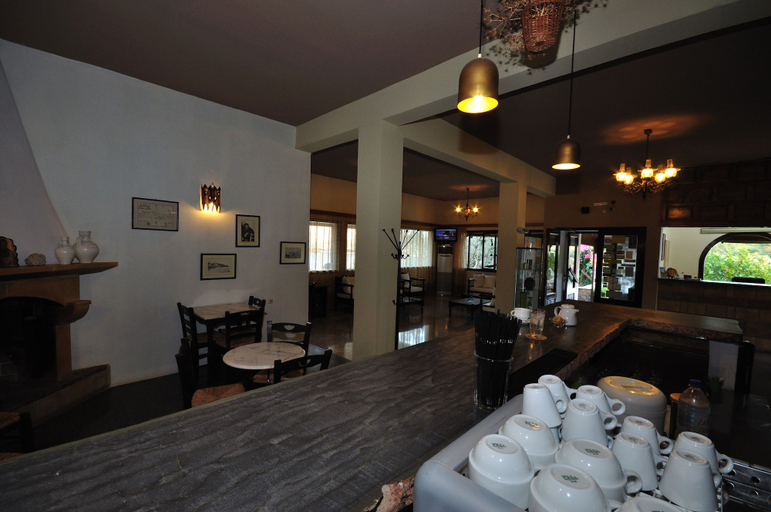 Food & Drinks 5, Marina Village, Crete