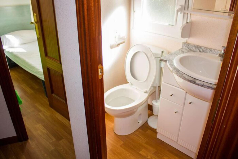 Bathroom, Camping La Ardilla Roja, Madrid