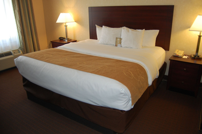 Bedroom 2, Comfort Suites Manhattan, Pottawatomie