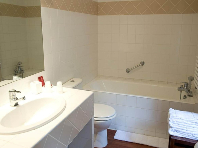 Bathroom 3, Hotel La Bougnate, Haute-Loire