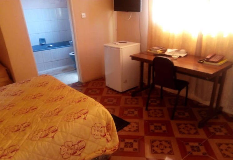 Bedroom 3, Riverside Lodge, Choma