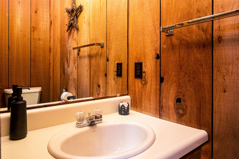 Bathroom 3, Cedar Springs, Garrett