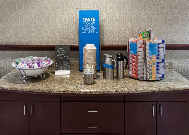Food & Drinks 5, Hampton Inn & Suites Westford-Chelmsford, Middlesex