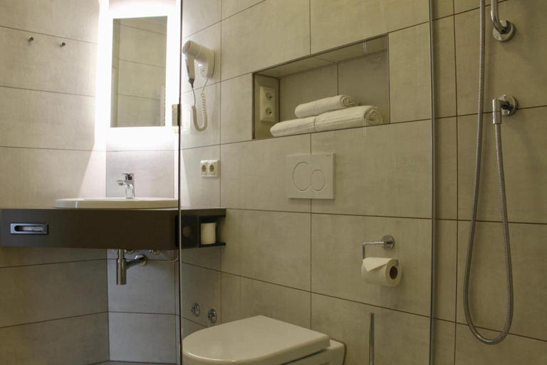 Bathroom 5, LoC - Hotel Kannenkeller Smart Stay, Dillingen an der Donau
