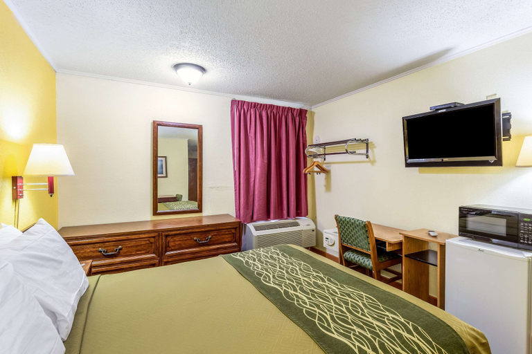 Bedroom 4, Econo Lodge Morgantown, Monongalia