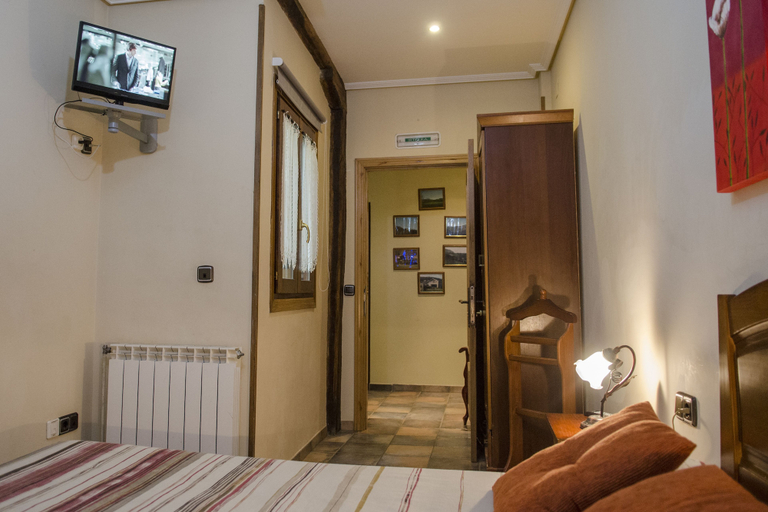 Bedroom 2, Hostal Rural Elosta, Navarra