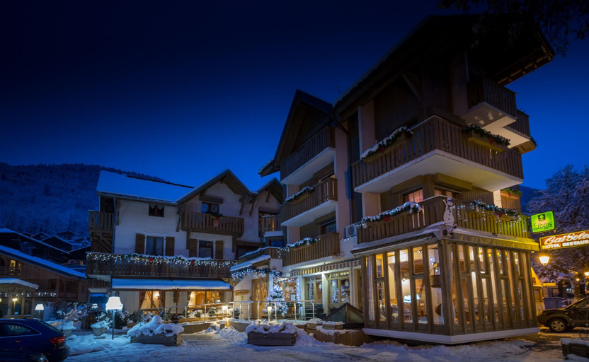 Exterior & Views