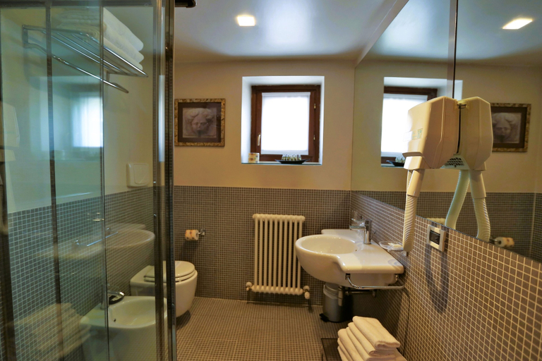 Bathroom 4, Hotel 99 Cannelle, L'Aquila