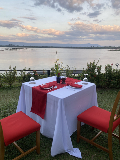 Food & Drinks 5, The Riviera Champasak, Pathoomphone