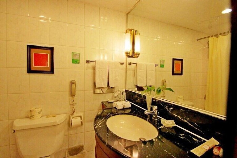 Bathroom 3, Cypress Hotel Jin Jiang Shanghai, Shanghai