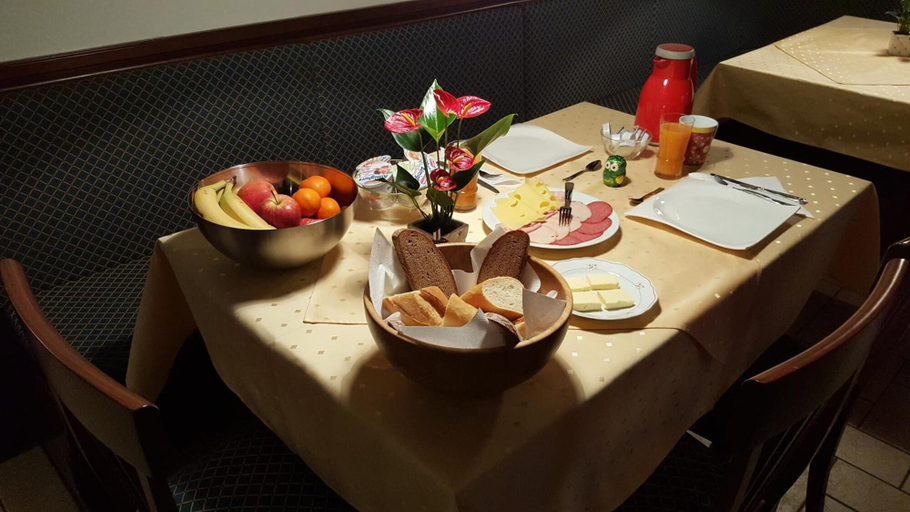 Food & Drinks 5, Pension Hofer, Bayreuth