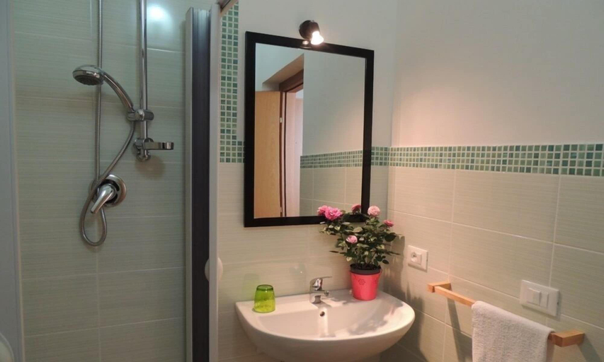 Bathroom 2, Donnaciccinatrapani, Trapani