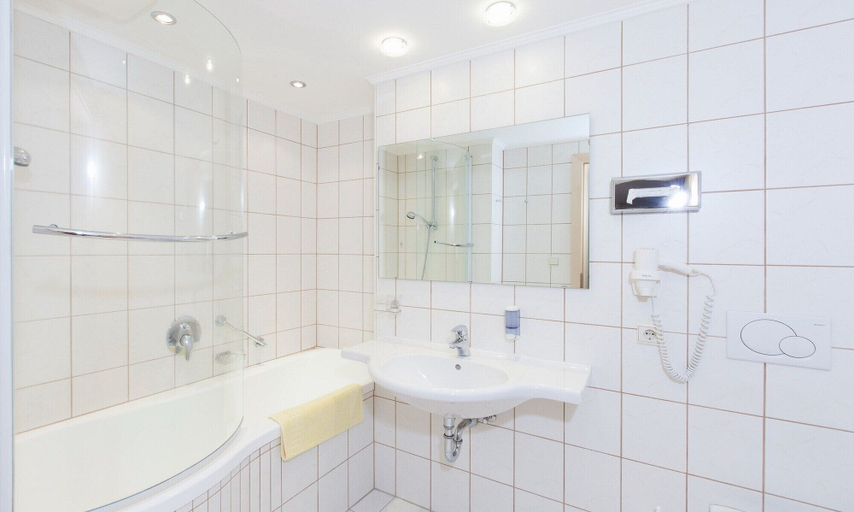 Bathroom 4, Riders In , Imst
