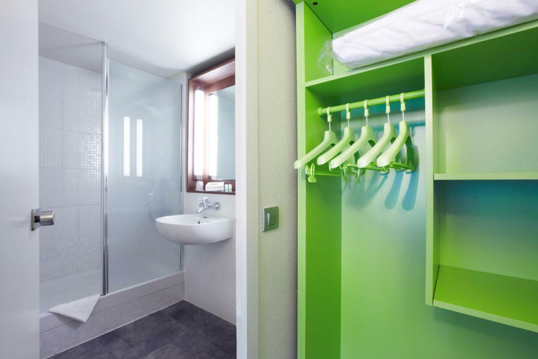 Bathroom 4, Campanile Auch, Gers