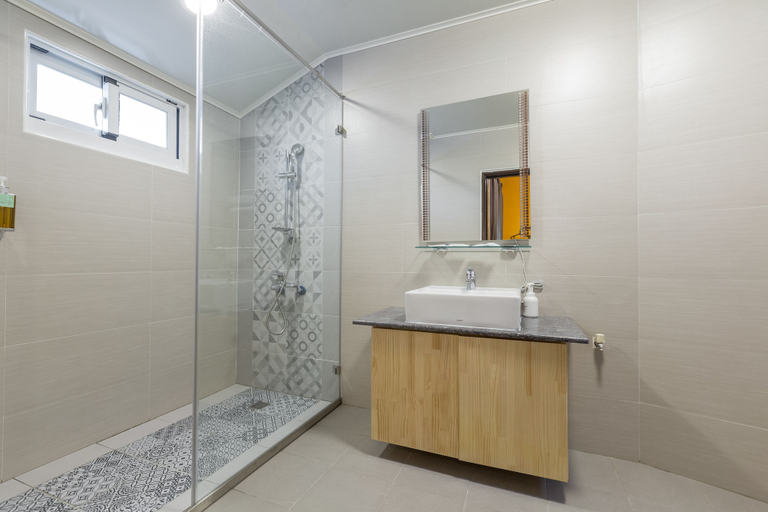 Bathroom 4, SeaRoad, Taitung