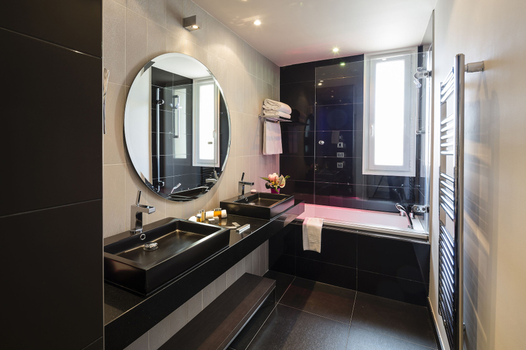 Bathroom 4, Hôtel Le Canberra, Alpes-Maritimes