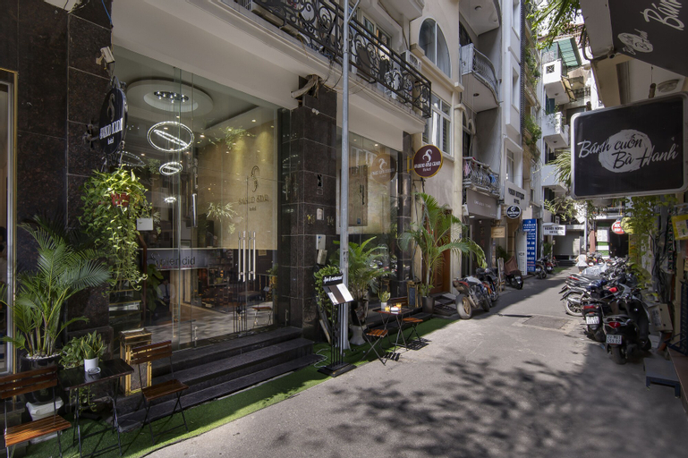 Exterior & Views 20