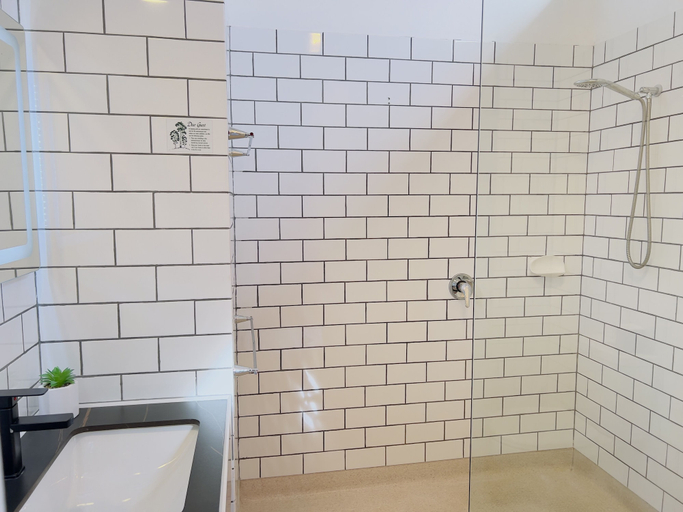 Bathroom 4, Sandpiper Motel Apollo Bay, Colac-Otway - South