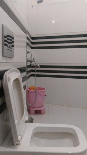 Bathroom 4, Hotel Khajuraho Temple View, Chhatarpur