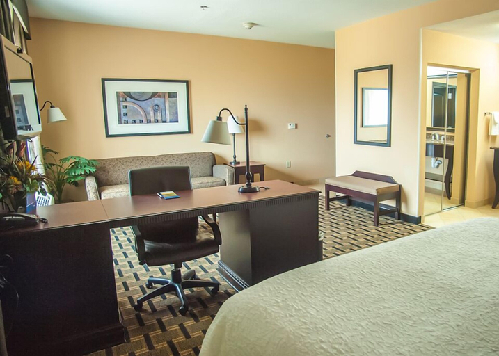 Bedroom 3, Hampton Inn & Suites Palestine, Anderson