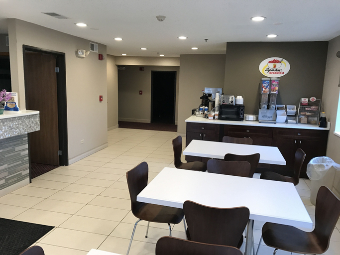 Food & Drinks 5, Super 8 by Wyndham Monee, Will